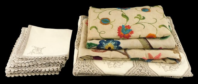 TEXTILES: Ecru lace tablecloth and napkin set with three crewel panels, sixteen pieces total, tablec
