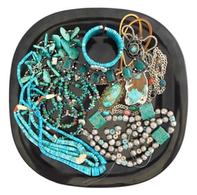 JEWELRY: Thirteen pieces of Southwest style jewelry including eight necklaces, one unstrung; three