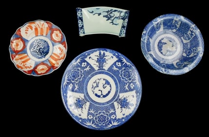 ASIAN: Japanese porcelain, Meiji-Taisho period, four pieces, including: an Imari dish with scalloped