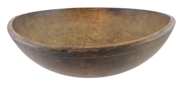 TREENWARE: Large American turned treen bowl, 19th C., circular form with incised line to exterior