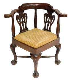 Corner chair, American, 19th C., Chippendale style, mahogany, yellow upholstery, curved arms over