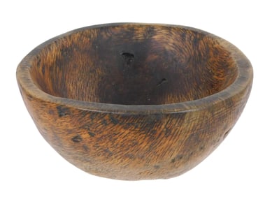 TREENWARE: Early burl bowl, c. 1800, New England, likely Native American, hewn bowl with thick