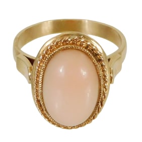 JEWELRY: 14K coral ring, bezel set coral ring with rope design around bezel, tested 14K yellow gold,
