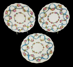 Sèvres-style cabinet plate set, three pieces, late 18th/early 19th C., design of hand-painted