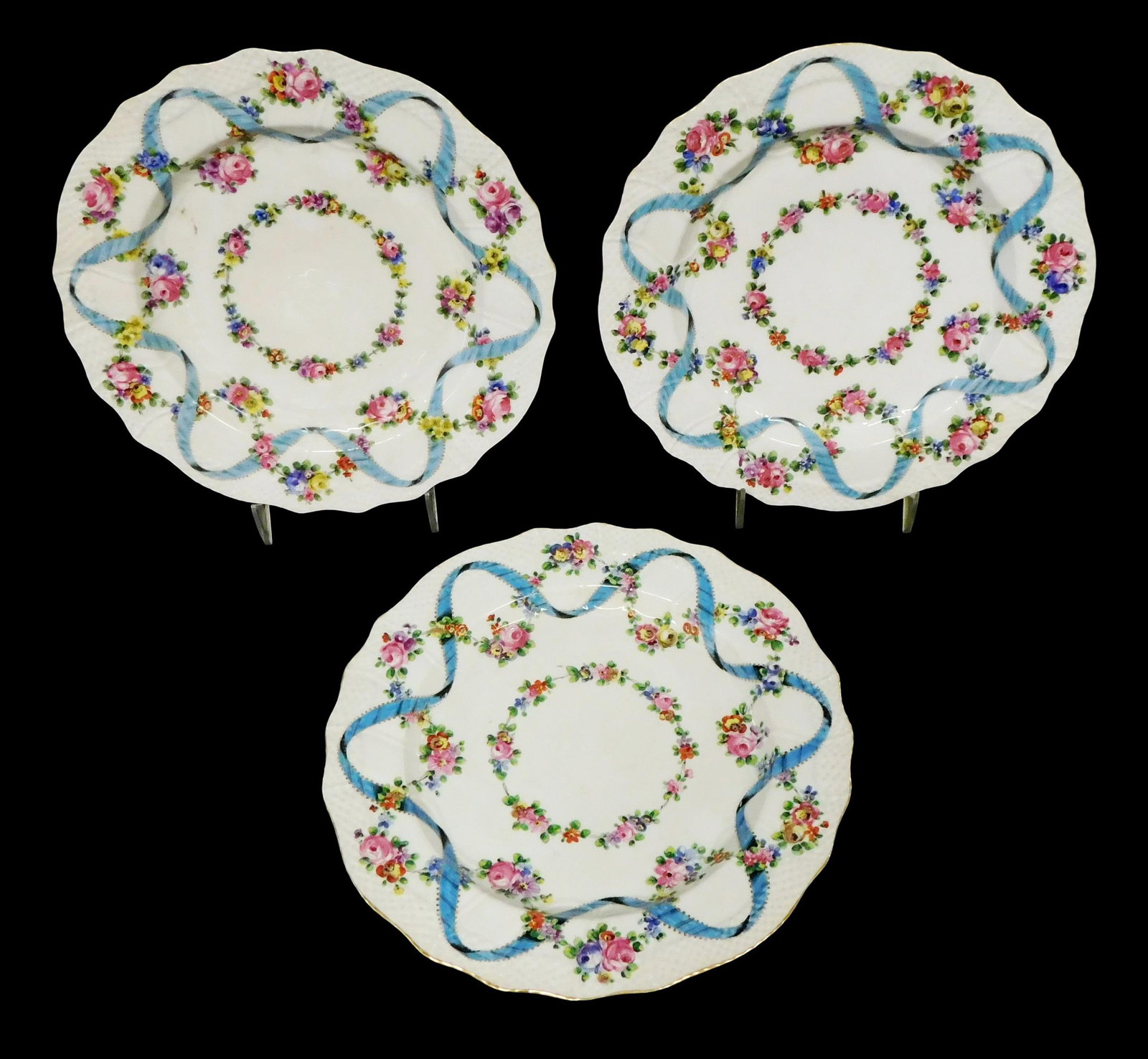 Sèvres-style cabinet plate set, three pieces, late 18th/early 19th C., design of hand-painted (1 of 2)