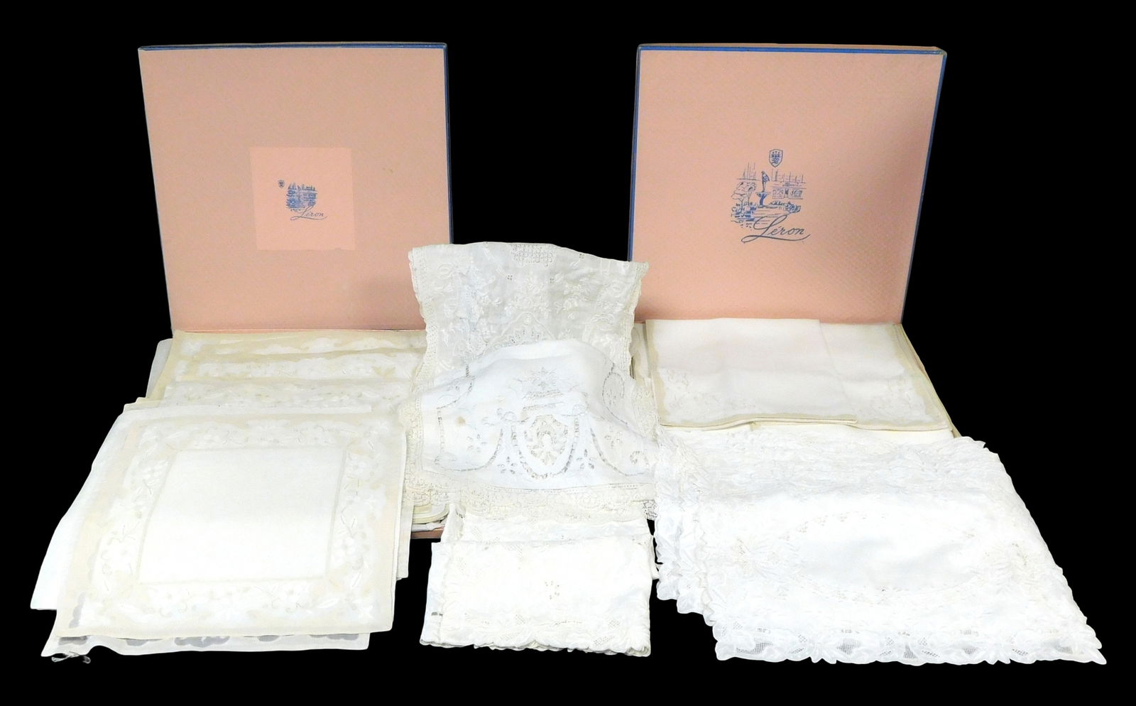 TEXTILES: Léron, etc., 25+ table linens, details include: matching set of Léron napkins and (1 of 2)