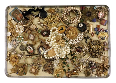COSTUME JEWELRY: Trifari, Mazier, Jomaz, Florenza, Castlecliff, etc., 50+ pieces, many early and