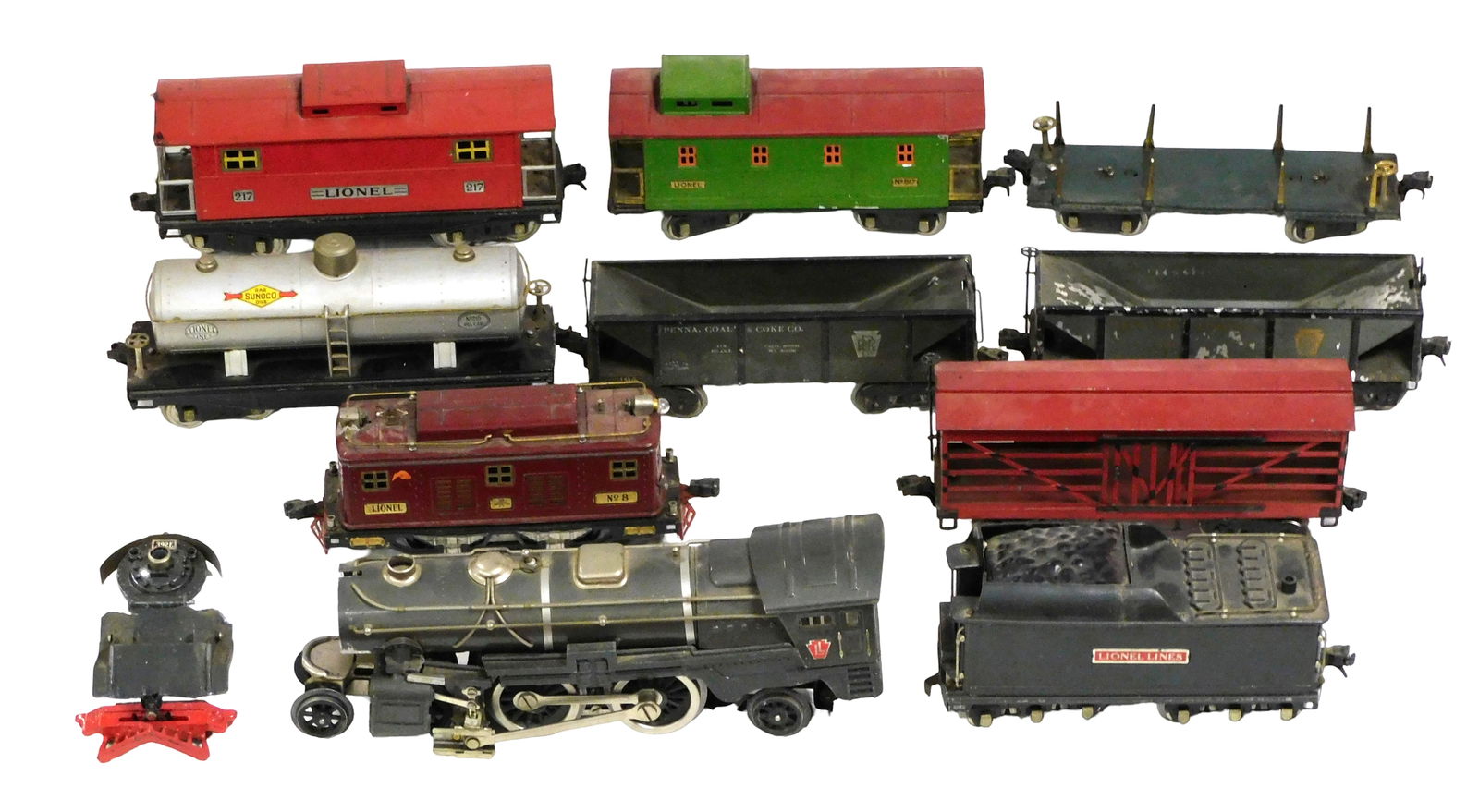 RAILROAD: Lionel standard gauge trains and cars, ten pieces, 1920’s-1940’s, including: 8E (1 of 7)