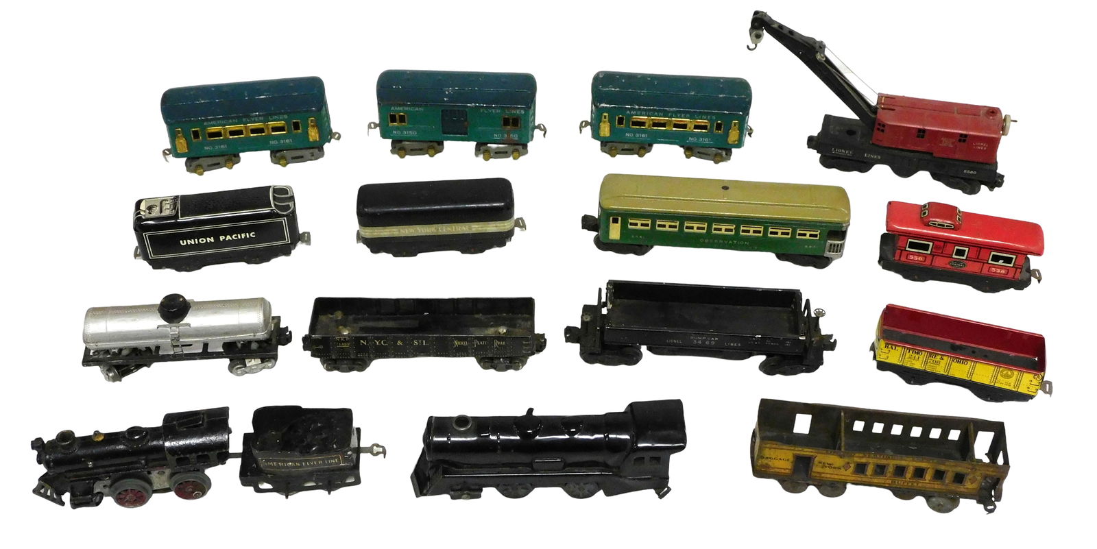 RAILROAD: Sixteen O-Gauge trains and cars, including Lionell, Marx, American Flyer and Ives, all (1 of 6)