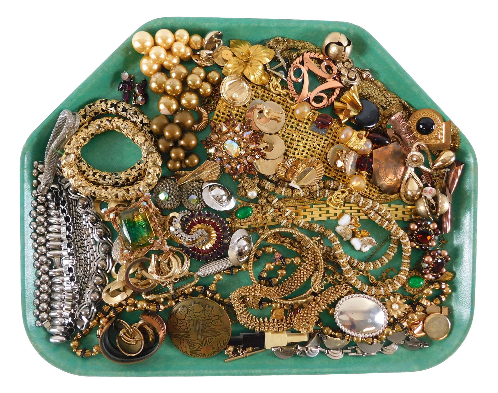 COSTUME JEWELRY: Corocraft, Trifari, etc., 50+ pieces, many gold-plated, gold-toned, silver-toned: COSTUME JEWELRY: Corocraft, Trifari, etc., 50+ pieces, many gold-plated, gold-toned, silver-toned and with faux faceted stones, items of interest include textured bead necklace by Corocraft; large sta