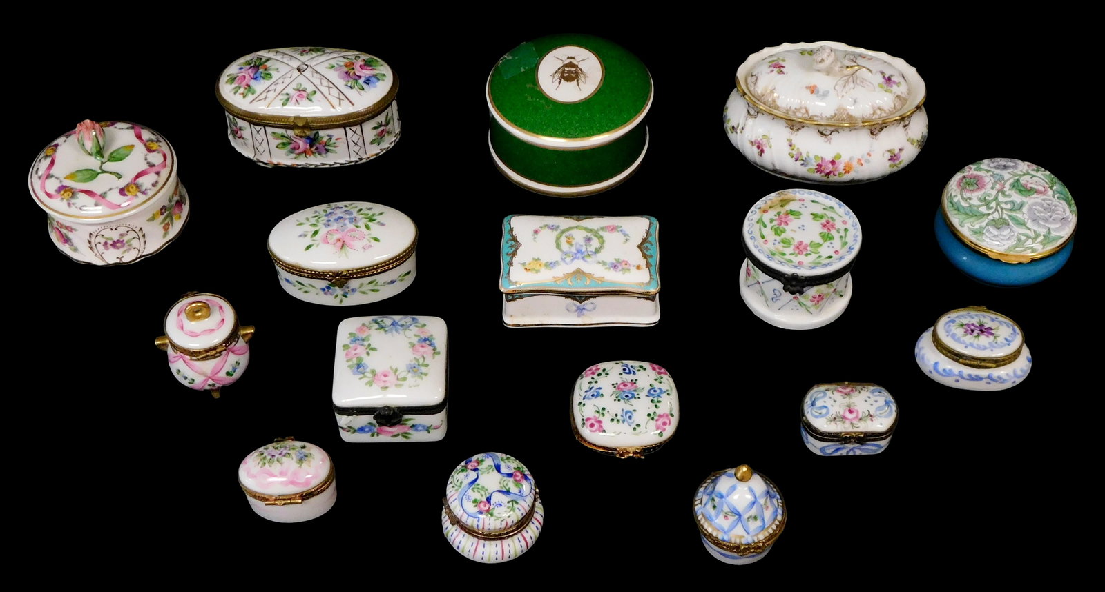 Seventeen small porcelain and enamel trinket boxes, 19th-20th C., including: Crummles box, England, (1 of 5)