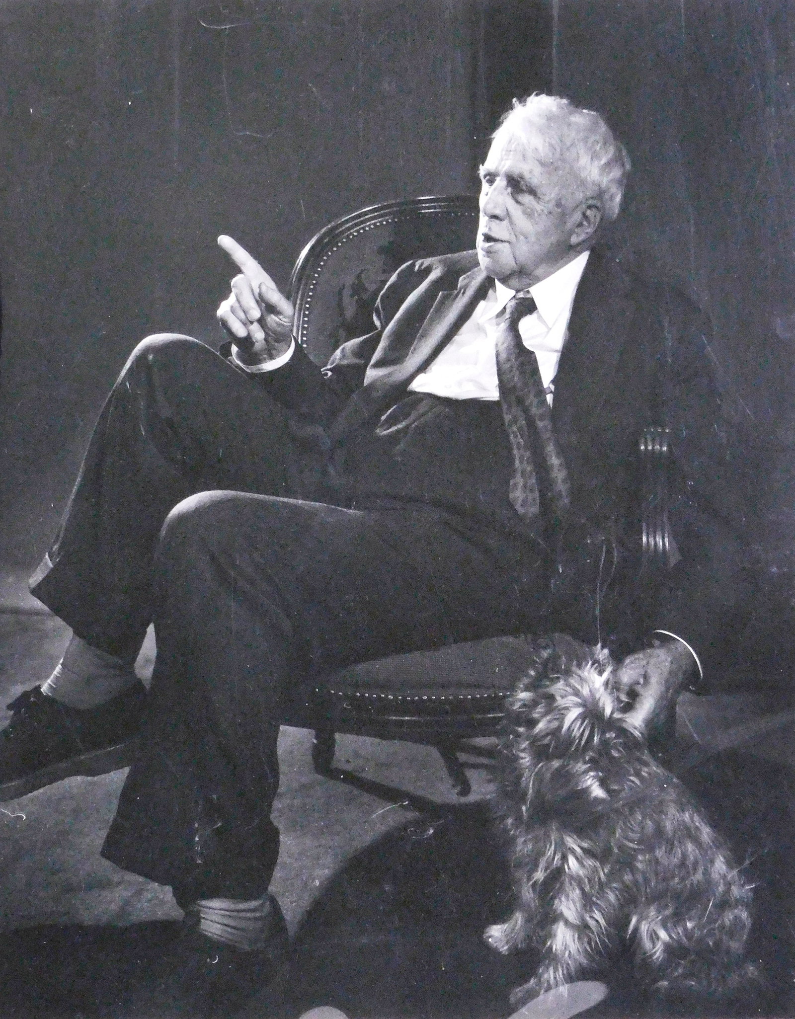 Yousuf Karsh (Armenian/Canadian, 1908-2002) signed silver gelatin photographic print "Robert Frost",: Yousuf Karsh (Armenian/Canadian, 1908-2002) signed silver gelatin photographic print "Robert Frost", Karsh's signature in black ink at lower left, printed in the second half of the 20th C., depicts Am