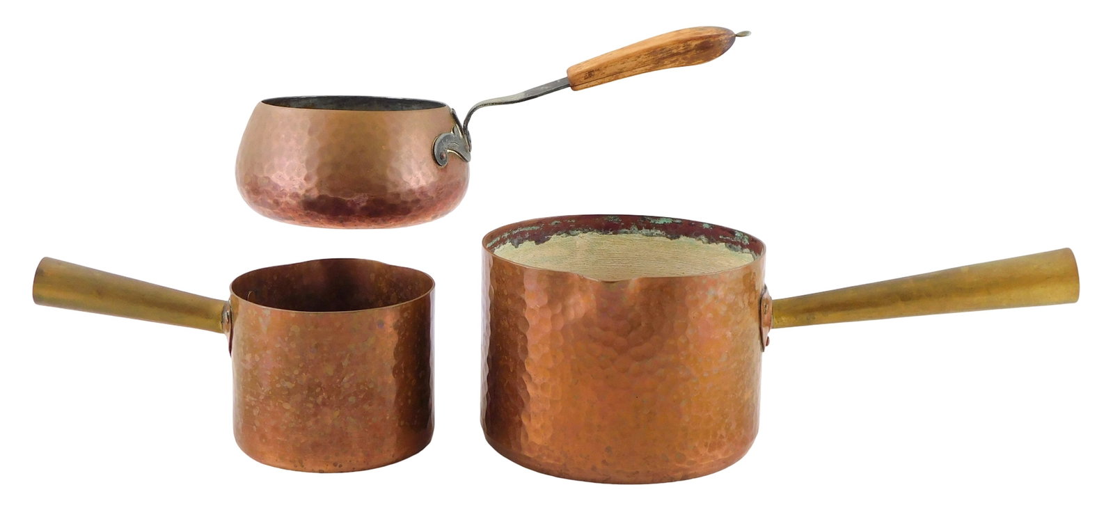 Three handled copper pots, two largest a matching pair with hammered texture and brass hollow (1 of 3)