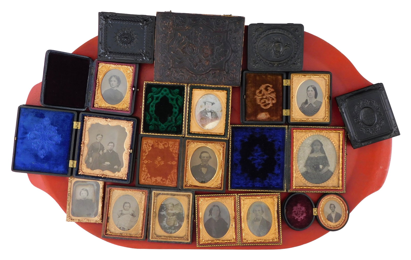 EARLY PHOTOGRAPHY: Early American portraits and cases, fifteen pieces, late 19th-early 20th C., mix (1 of 2)