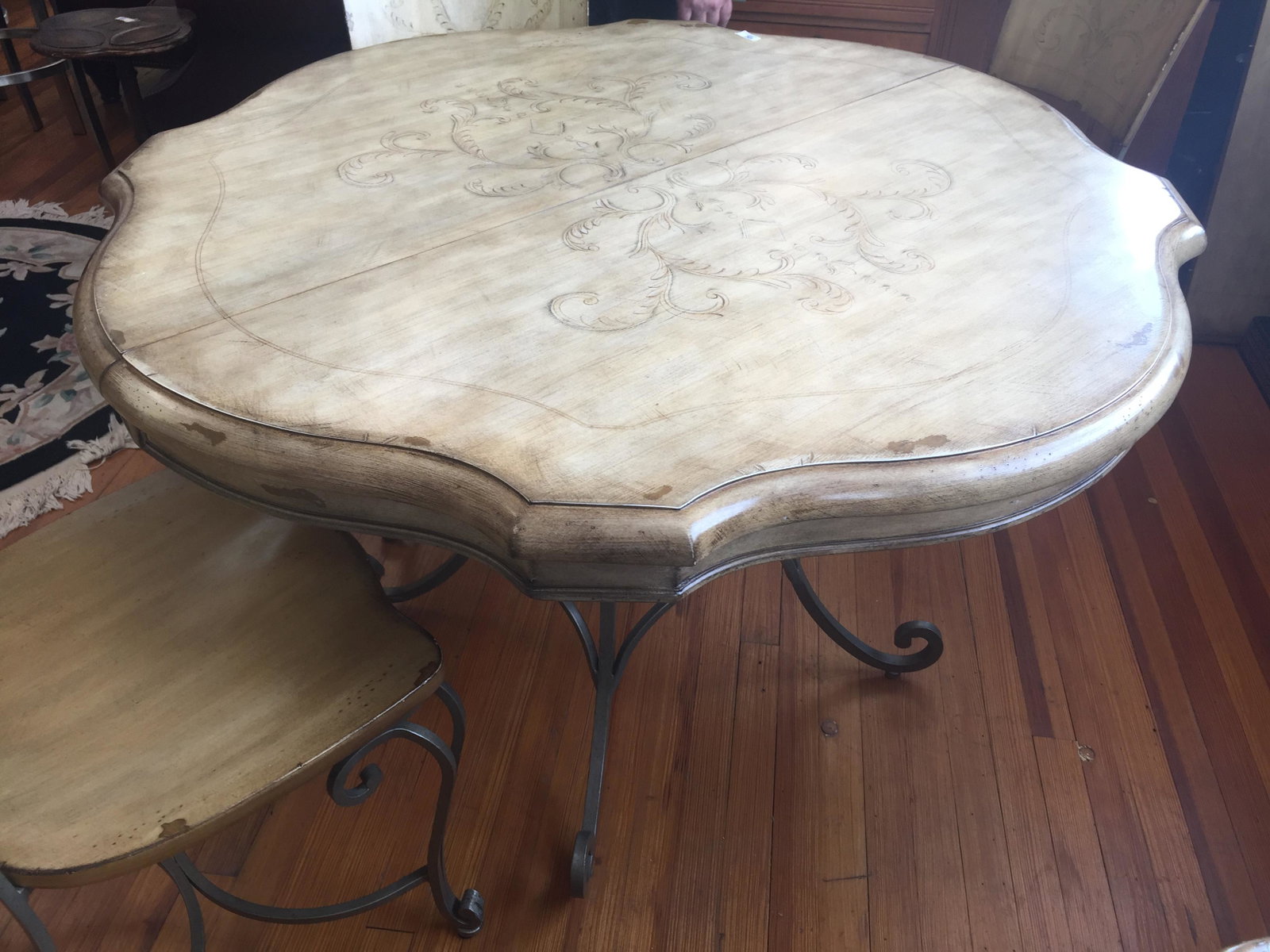 Iron Base Kitchen Table w/1-18"leaf, 4-Chairs: Iron Base Kitchen Table w/1-18"leaf, 4-Chairs Dimensions: 30.5" x 47"dia.