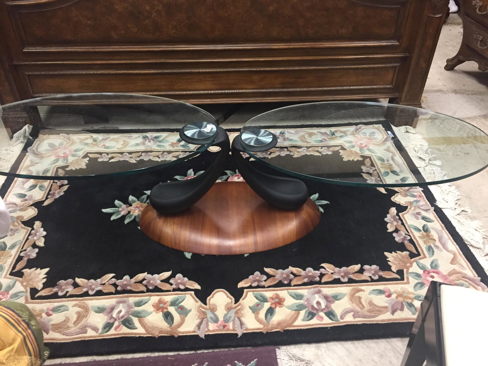 Swivel Double Glass Top Coffee Table: Swivel Double Glass Top Coffee Table Dimensions: 16" x 36" x 21"