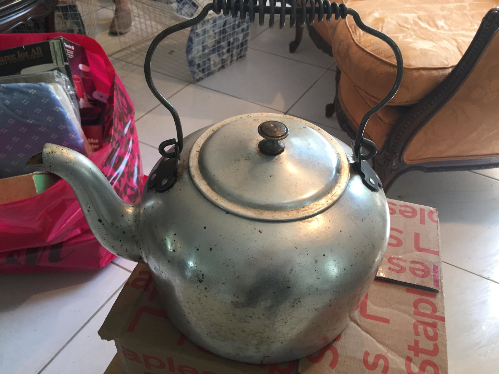 VINTAGE TIN KETTLE, 11.5H X 11W: VINTAGE TIN KETTLE, 11.5H X 11W