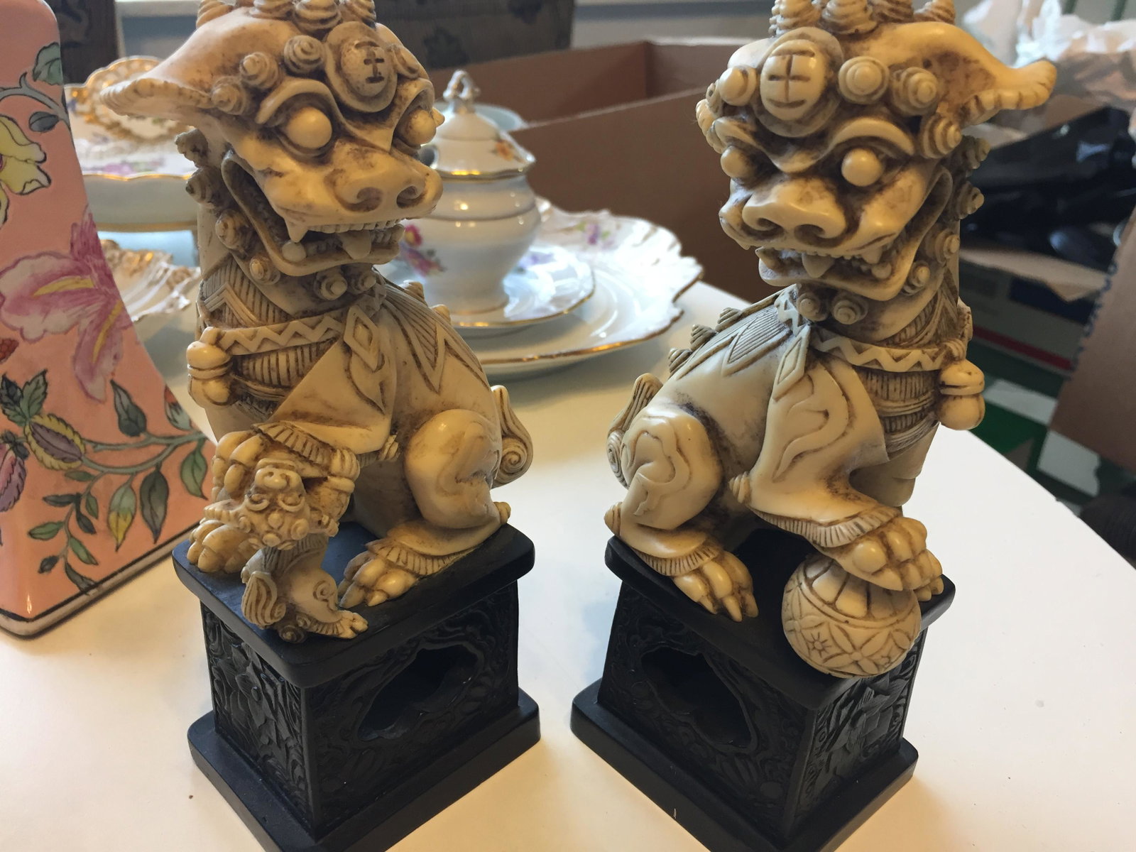PAIR FOO DOGS (RESIN MADE):  PAIR FOO DOGS (RESIN MADE)