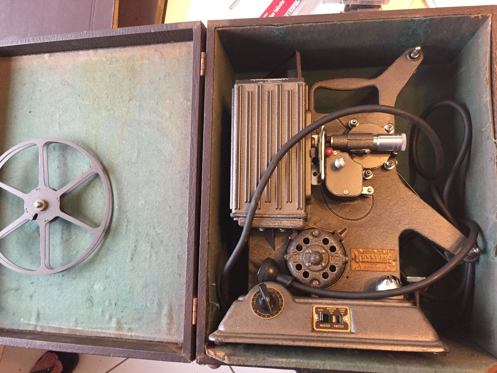 KEYSTONE 8MM PROJECTOR MODEL R-8 plus 6-CARTOON:  KEYSTONE 8MM PROJECTOR MODEL R-8 plus 6-CARTOON REELS