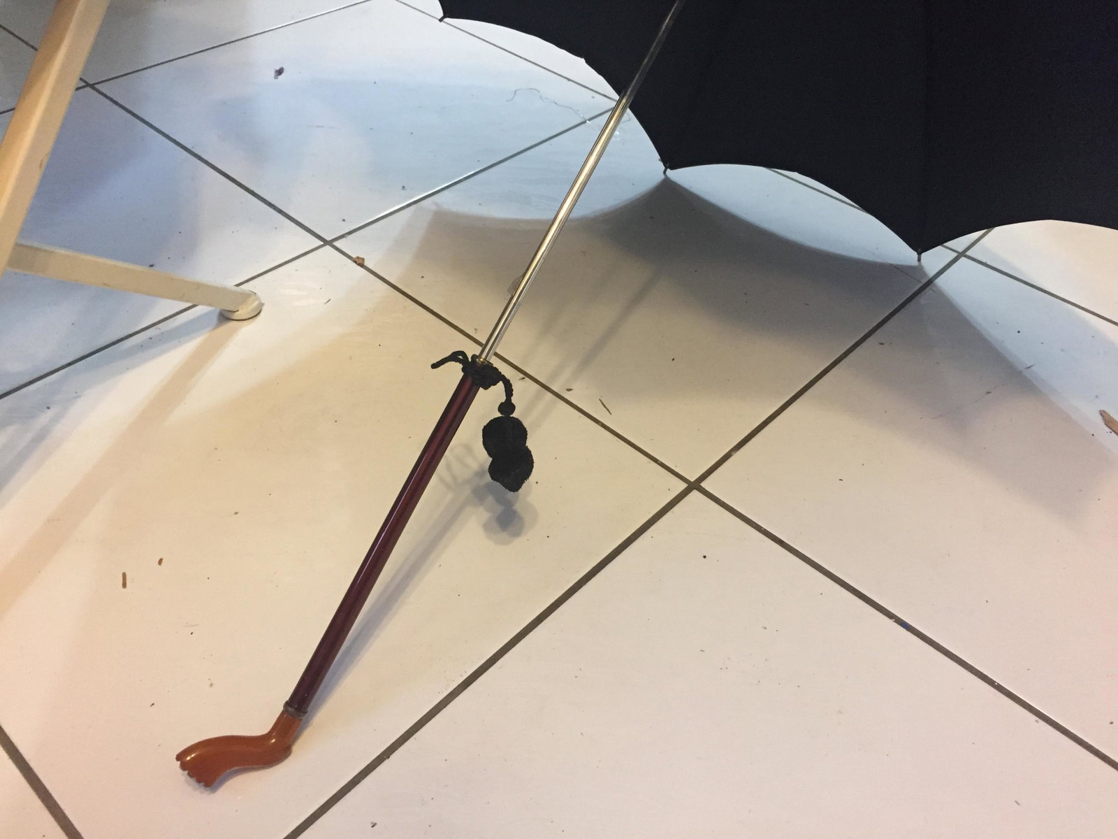 VINTAGE UMBRELLA w/BAKELITE GRIP: VINTAGE UMBRELLA w/BAKELITE GRIP