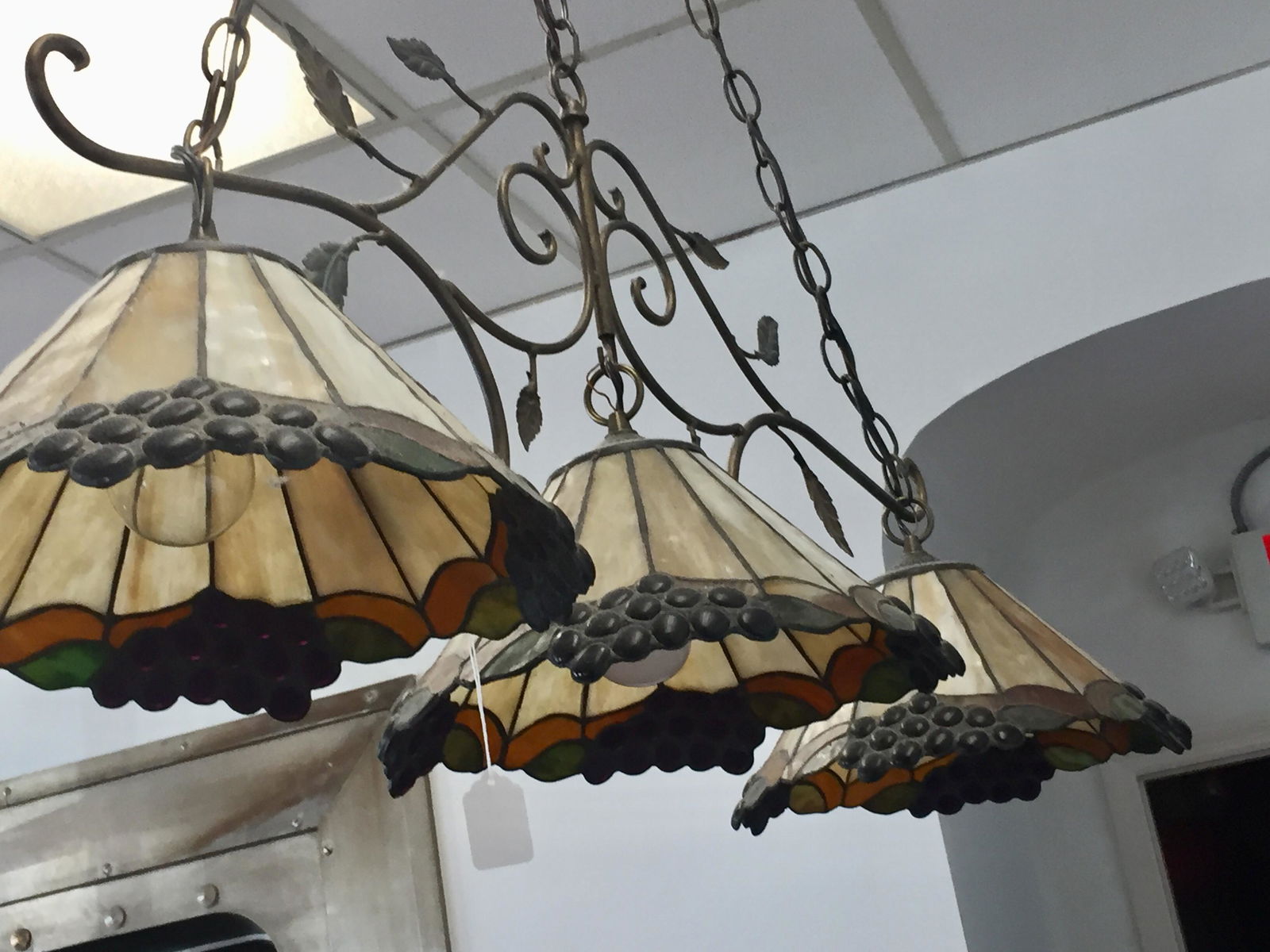 HANGING 3-LITE BAR OR KITCHEN LIGHT: HANGING 3-LITE BAR OR KITCHEN LIGHT