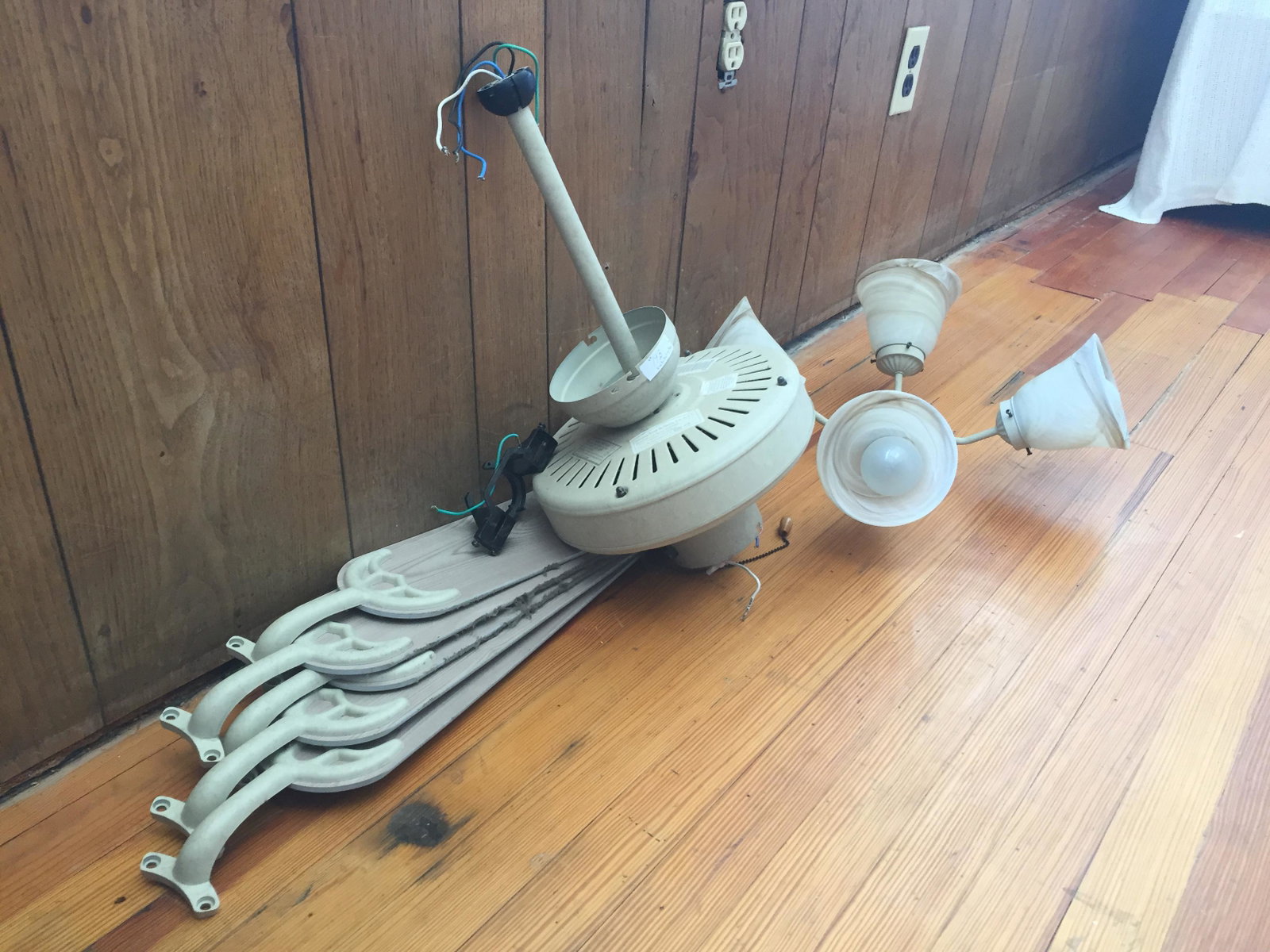 4-LITE CEILING FAN:  4-LITE CEILING FAN