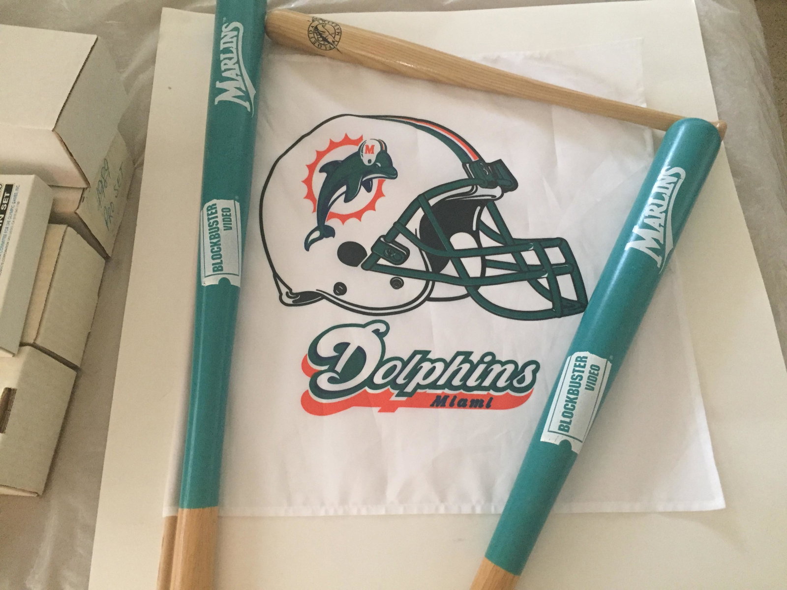 (3) MARLIN BATS & WAVING BANNER: (3) MARLIN BATS & WAVING BANNER