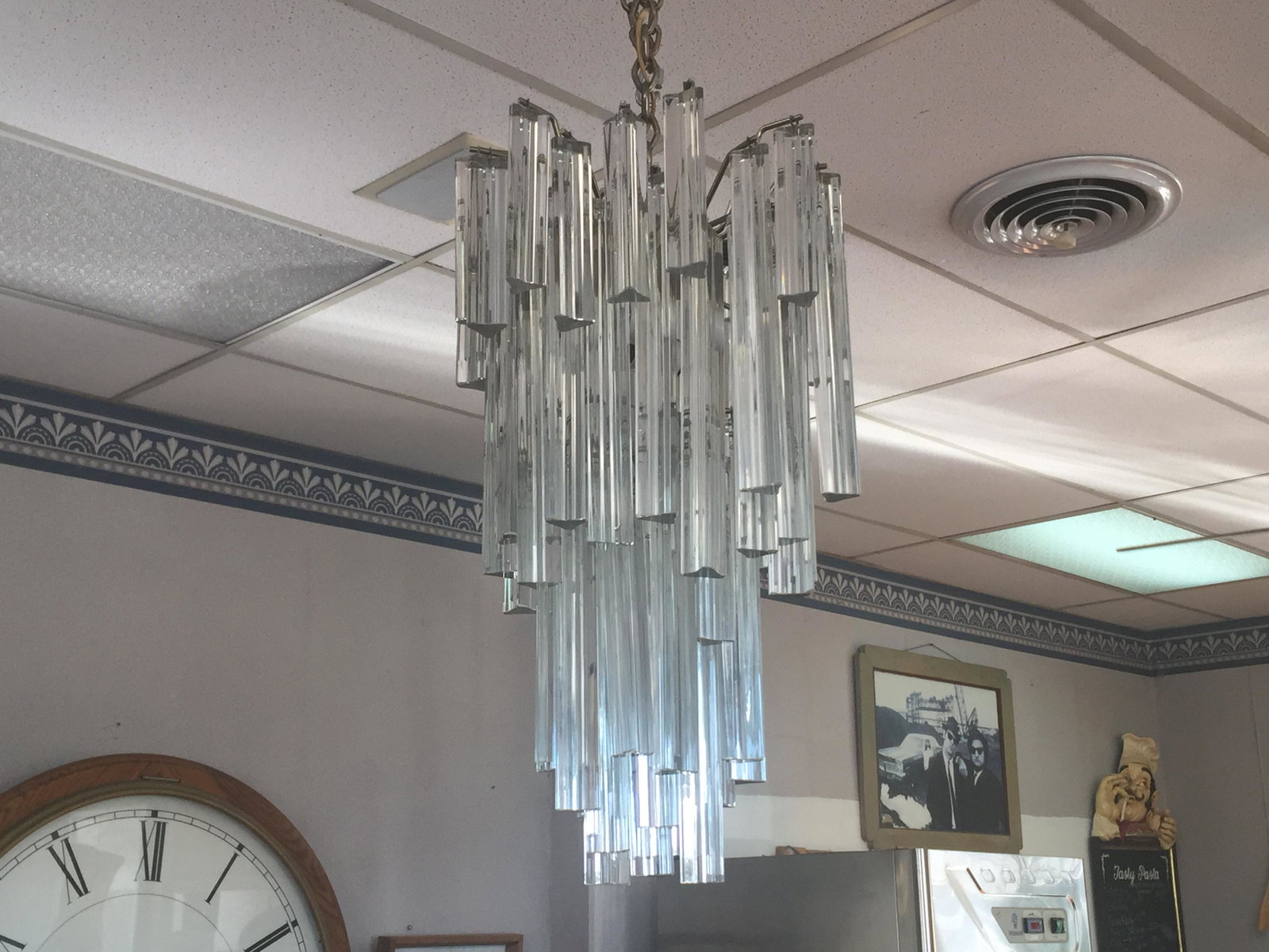 Lighting-Chandelier: Crystal Chandelier 25"5 x 13"dia. Consigner AM
