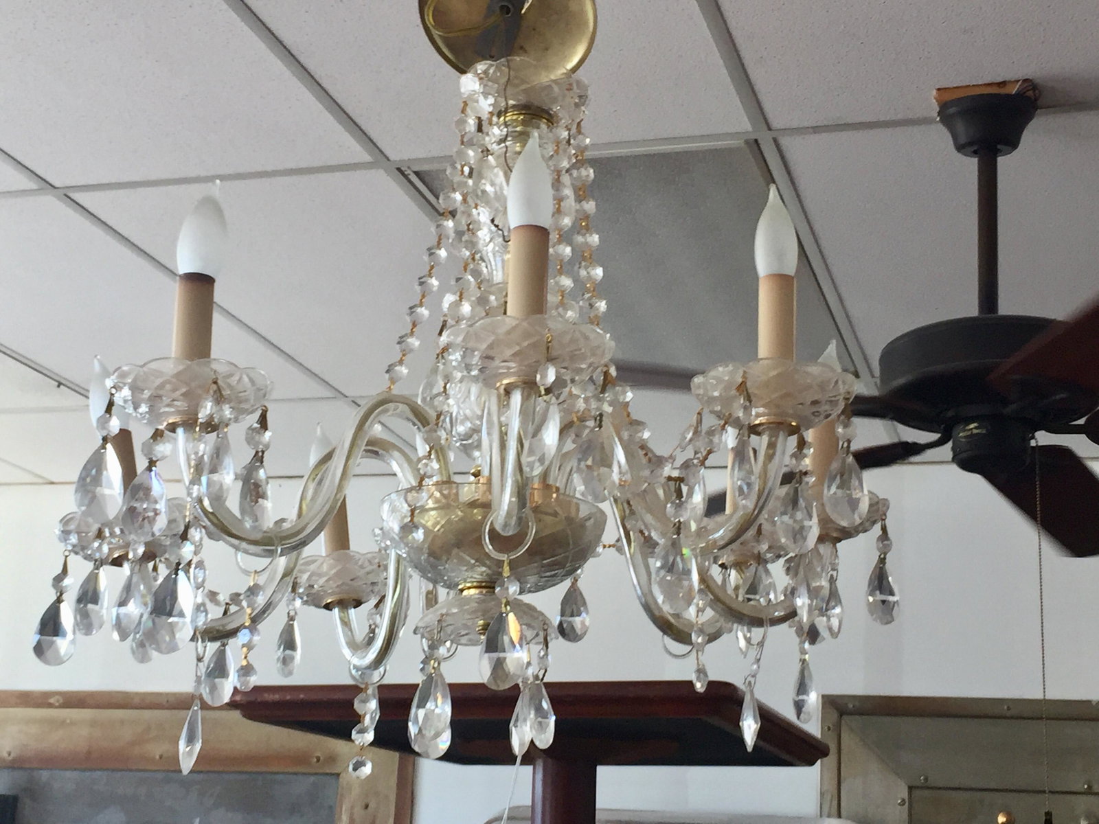 Lighting-Chandelier: Maria Theresa 8-Arm Chandelier 20"h x 22"dia. Consigner HP