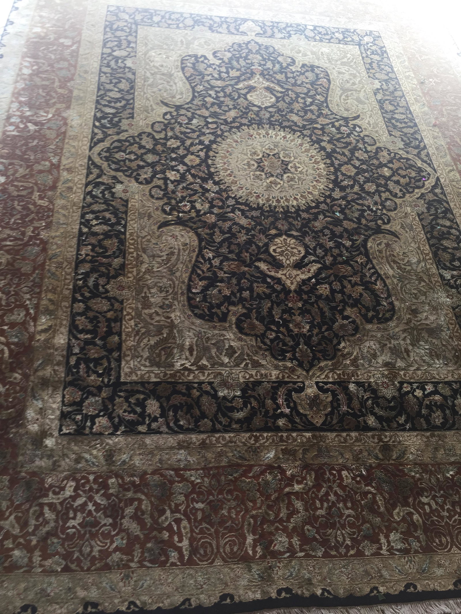 Area Rug: Black/Gold Area Rug, 11'10"x89"wFeels like Silk & Wool. No Labels.