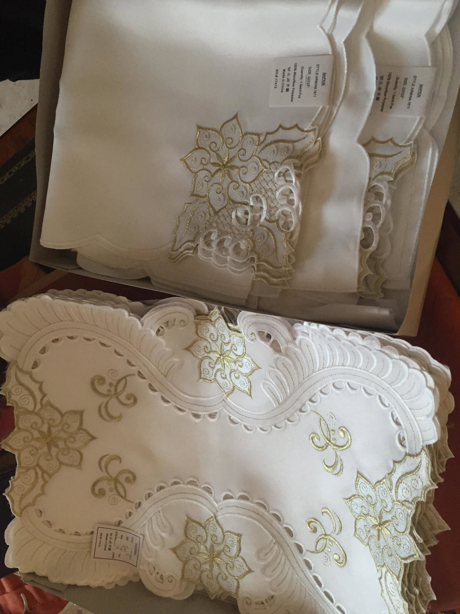 Linen: Box with New Place Mats & Napkins for 8