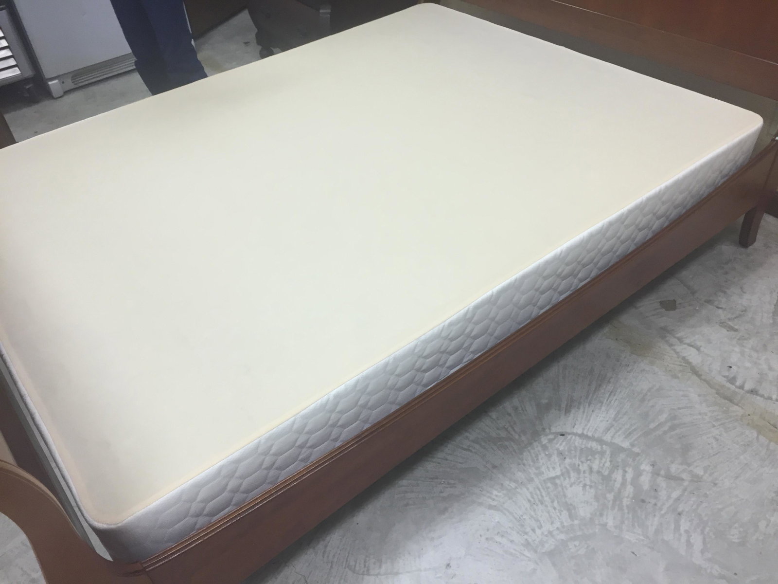 BEDDING: SEALY POSTUREPEDIC QUEEN MATTRESS