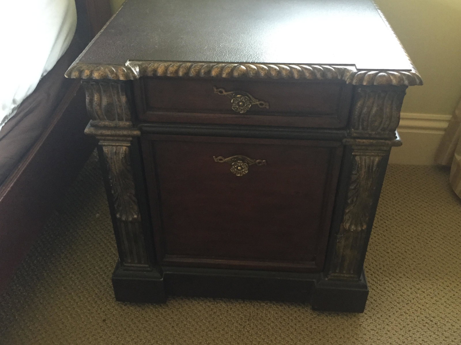 OFFICE FURNITURE: FILE CABINET 24"h x 21"w 24"d
