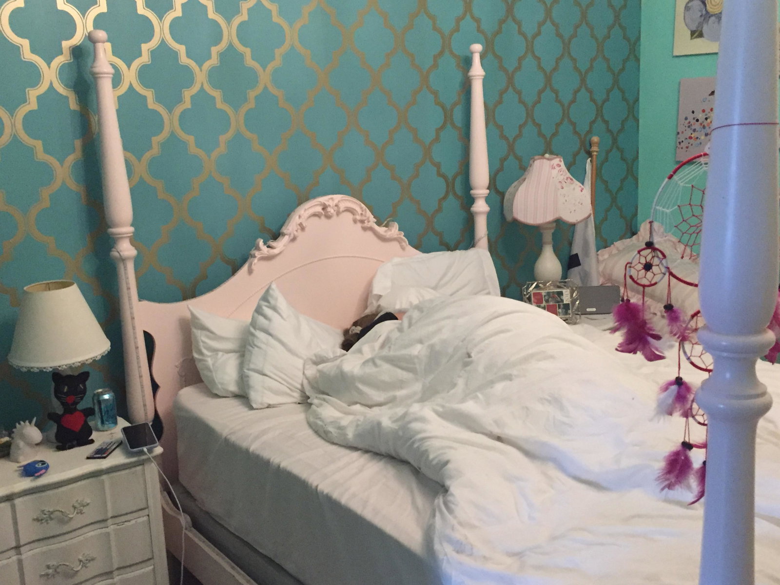 4-POST BED: PALE PINK 4-POST QUEEN BED