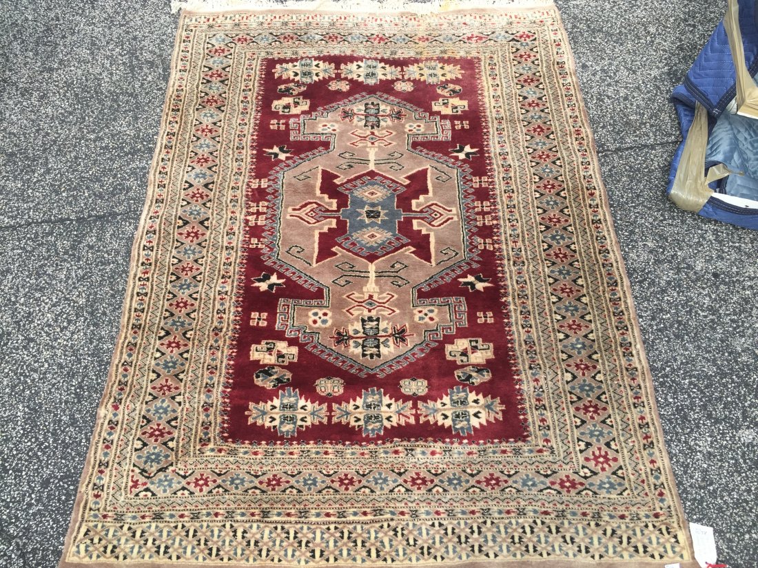 RUGS: AREA RUG, 69"x49"