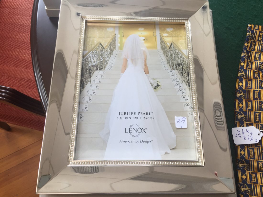 LENOX: NEW LENOX PICTURE FRAME, 20X25