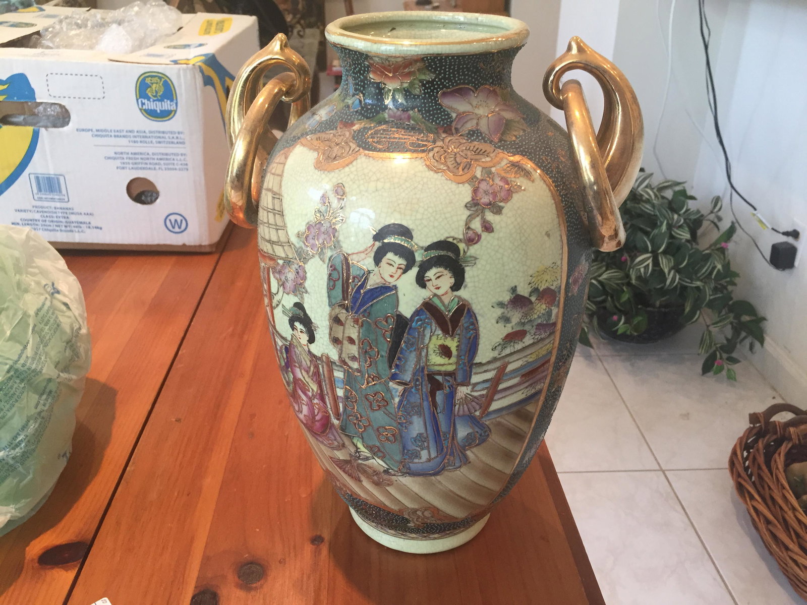 Royal Satsuma-Vase: Pair Hand Painted Royal Satsuma Vases