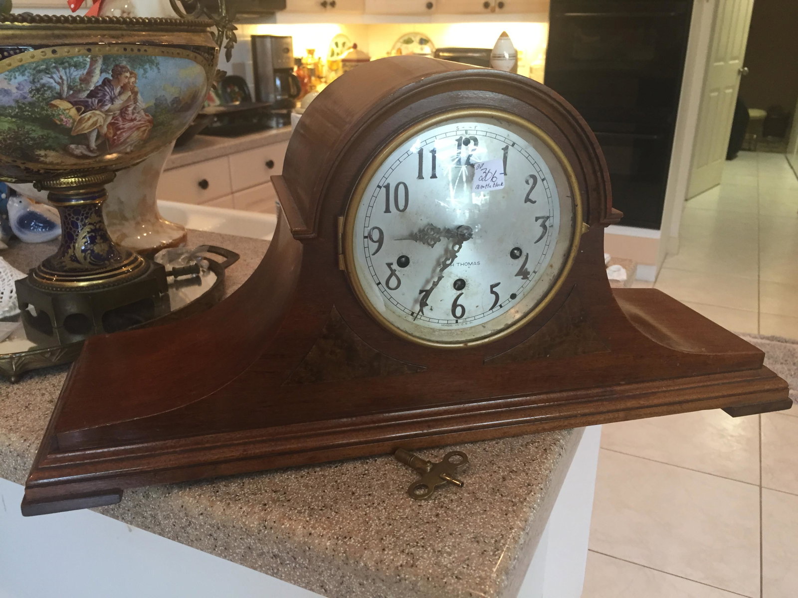 Seth Thomas Mantel Clock: Seth Thomas No.124 series 8-day pendulum chime movement Clock