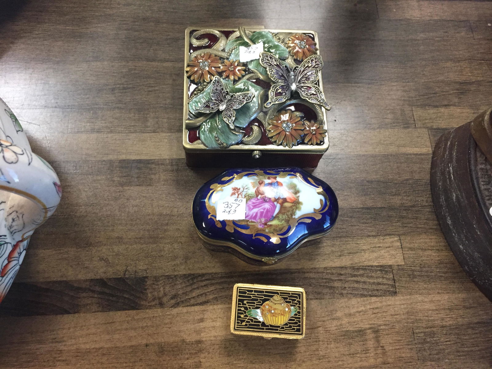 Limoges-Cloisonee+: (3)Dresser Boxes (butterfly, limoges, cloisonee)
