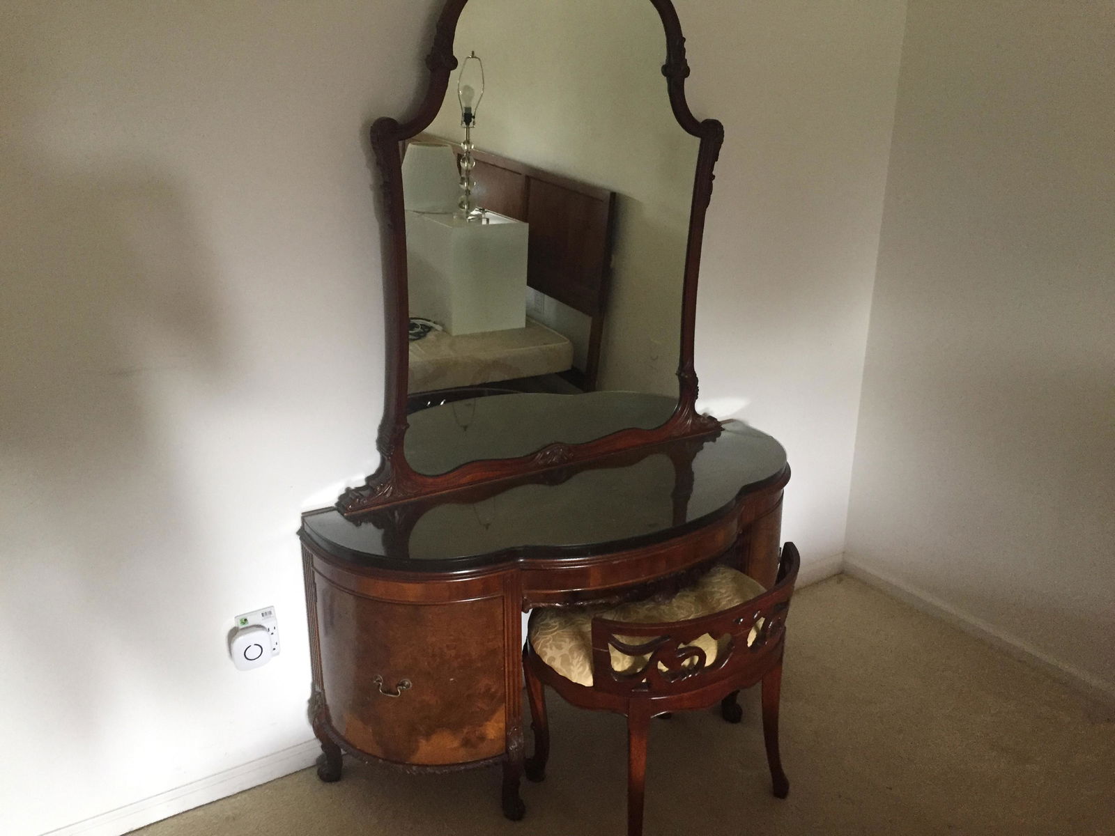 Antique Vanity Dresser (1 of 4)