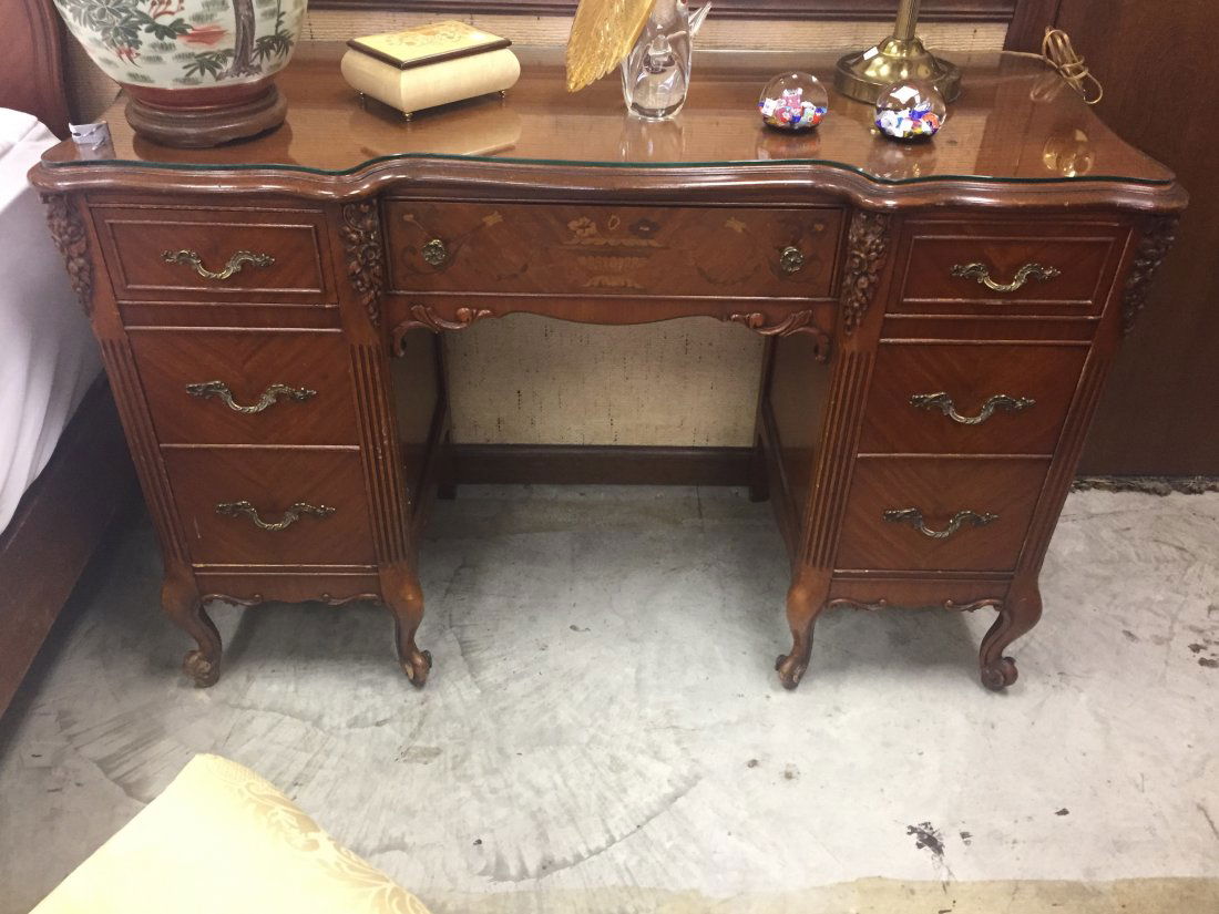 Dressing Table (1 of 4)