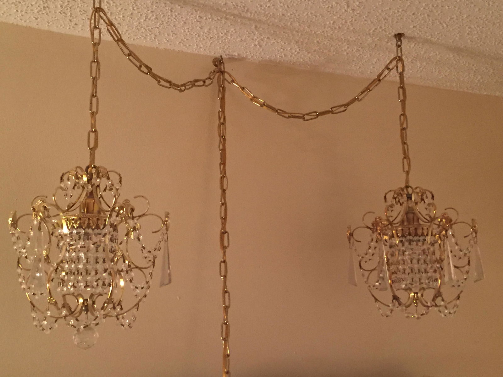 Pair Crystal Hang.Lamps (1 of 3)