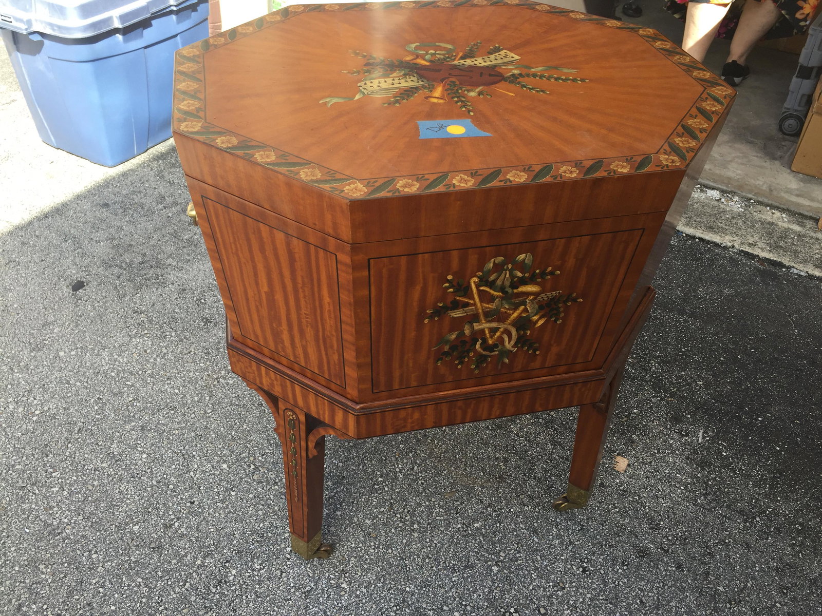 Cellarette: Inlaid Style Wine Cellarette