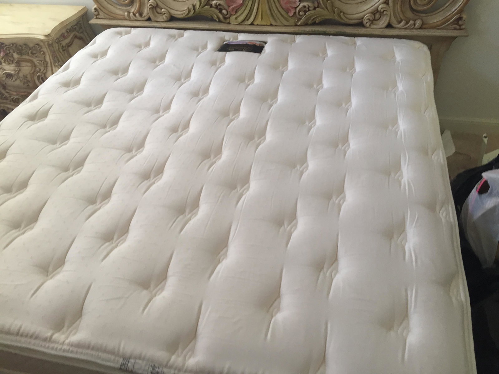 Beautyrest Pillow Top & Bottom King Mattress: Beautyrest Royalty Luxury Pillow Top King Size Mattress (like new)PILLOW TOP ON BOTH SIDES