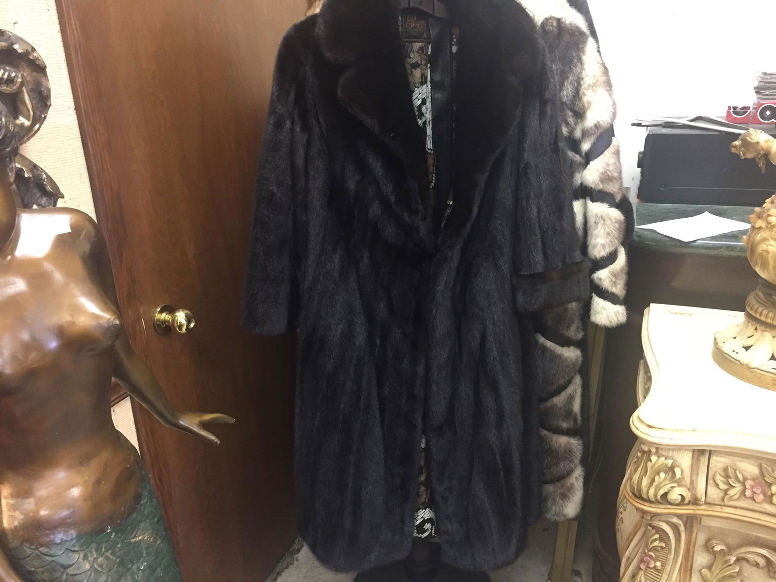 Peggy Simon Mink Coat w/Hand Warmer: Mink Coat w/Mink Hand Warmer (I'm guessing it's a med size)