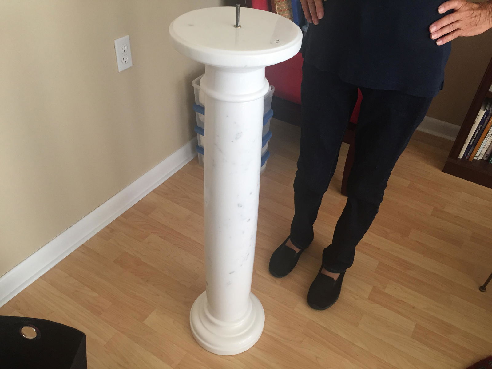 Wh. Marble Pedestal (1 of 1)