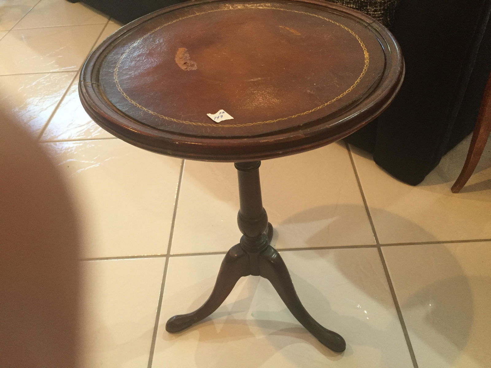 Round Tri-Leg Table (1 of 1)