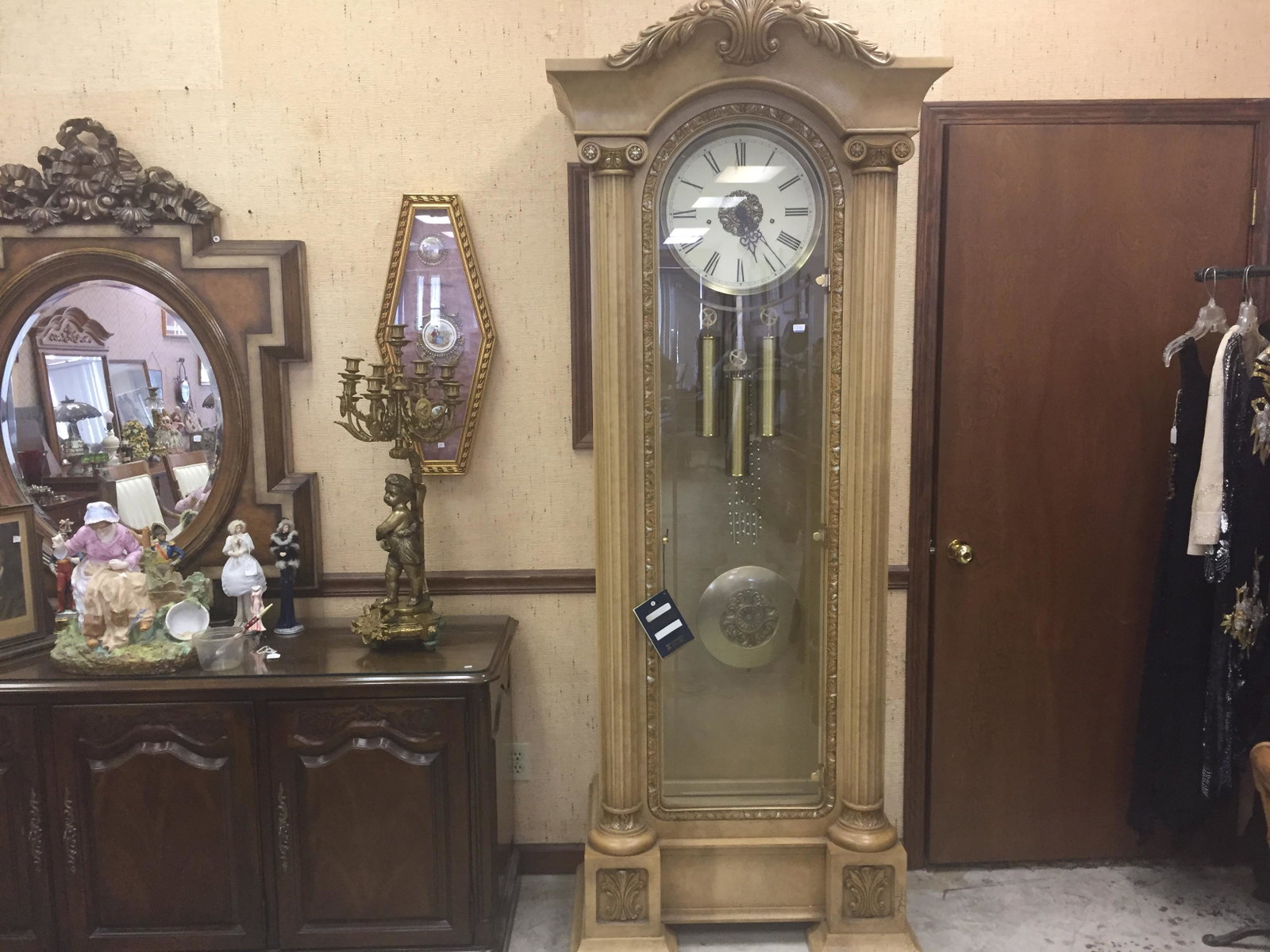 Howard Miller Grandfather Clock: Howard Miller 'Chatham' Model 611007, 89x35x18.5