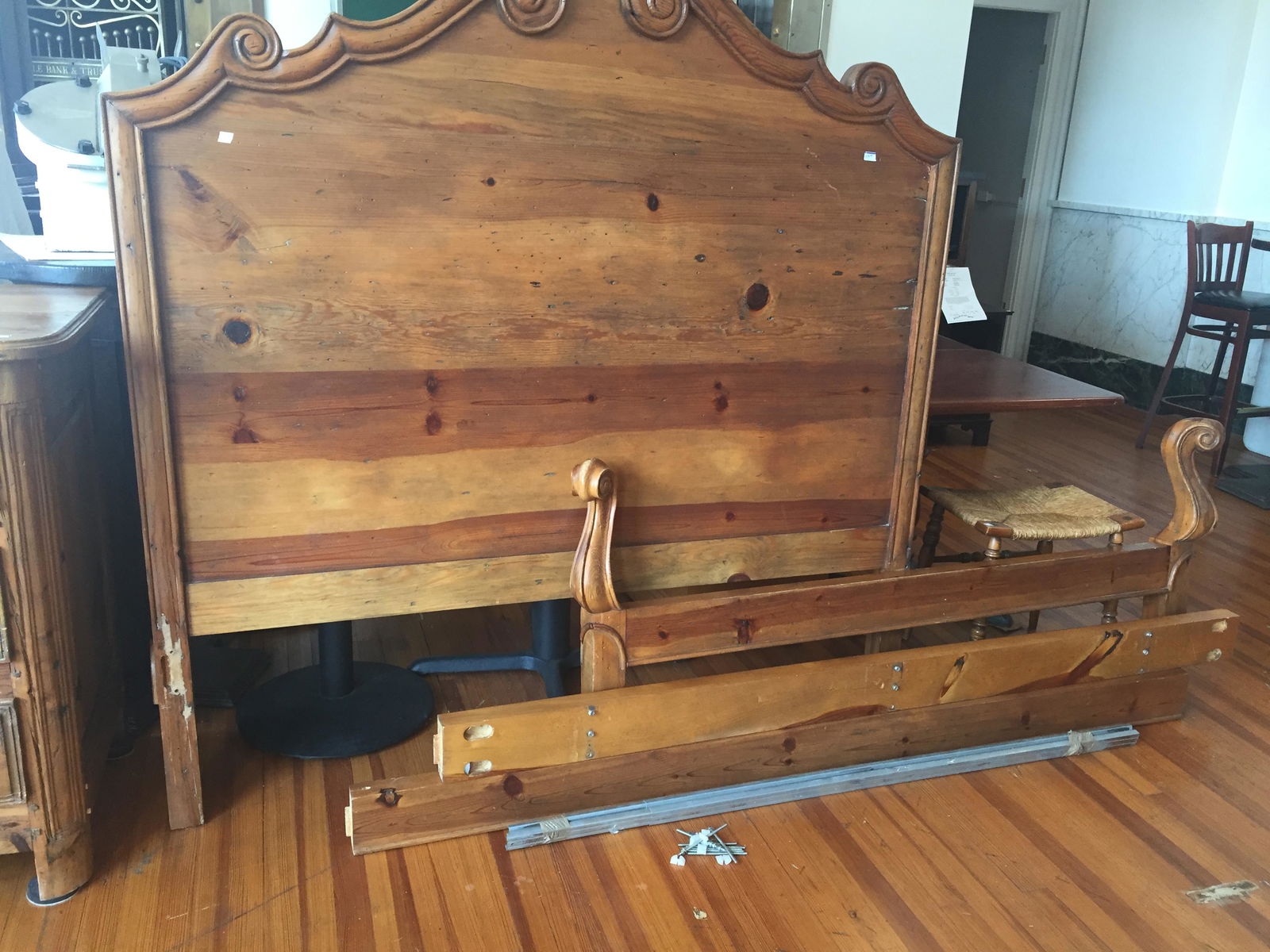 Ralph/Queen Size Bed (1 of 3)