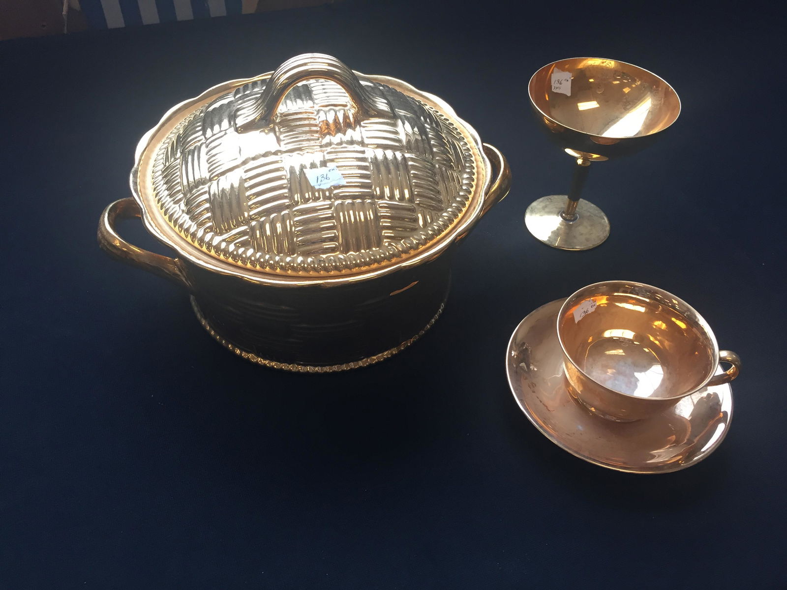 Gold 'Hall' Casserole Dish (1 of 4)